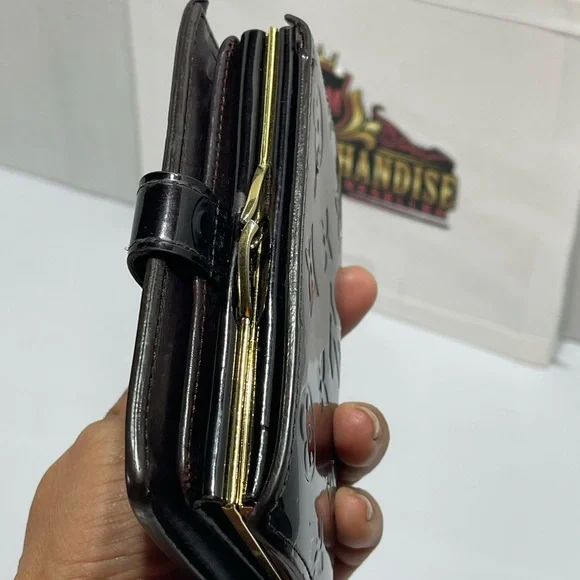 Louis Vuitton Kisslock Wallet in Amarante, preloved. - Picture 8 of 16